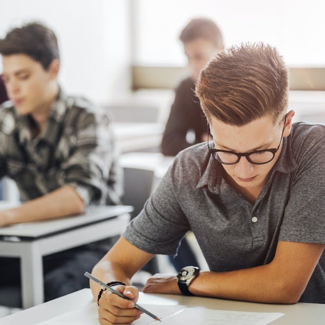 چرا باید در امتحانات مدرسه شرکت کنیم